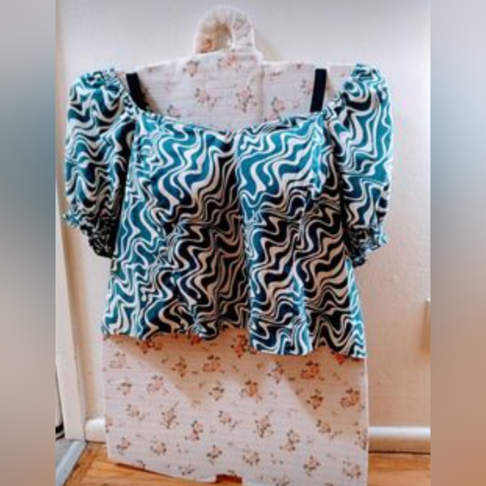 AVA & VIV 4X blue/white print crop blouse